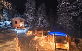 Kuukkeli Log Houses Aurora Resort